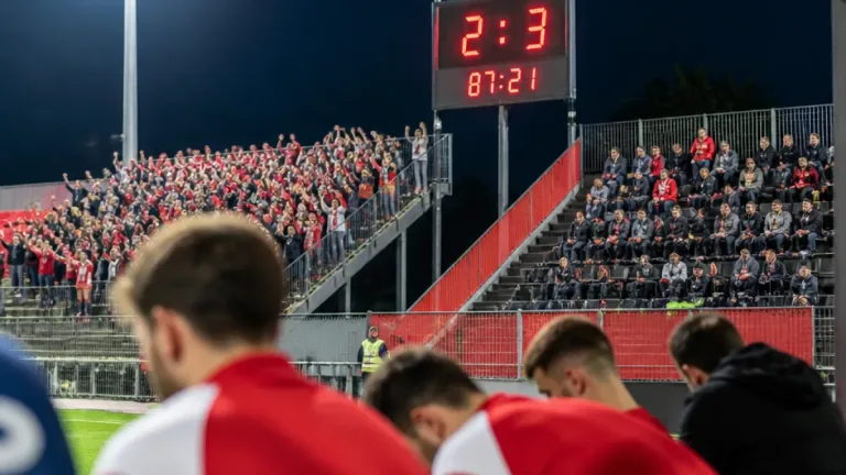 Rapperswil-Jona verliert in Aarau knapp 2:3 – Unruhe nach späten Gegentreffer