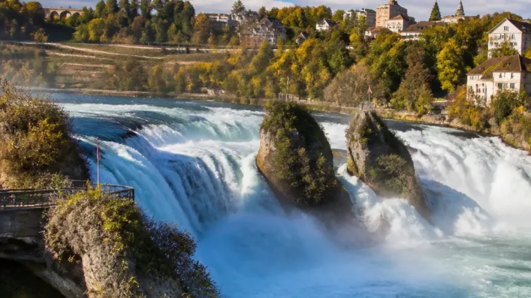 Rheinfall bei Neuhausen am Rheinfall: Geologie, Wassermenge und Bedeutung für die Landschaft
