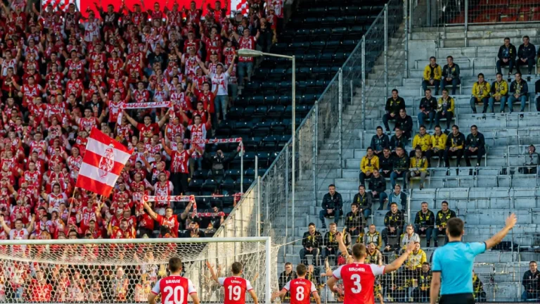 SC Freiburg demontiert Gladbach 5:0 und stürmt an die Tabellenspitze