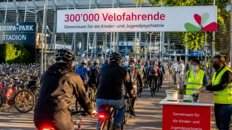 SC Freiburg und JobRad überschreiten 300'000 Fahrradanreisen – Spende für Kinder- und Jugendpsychiatrie