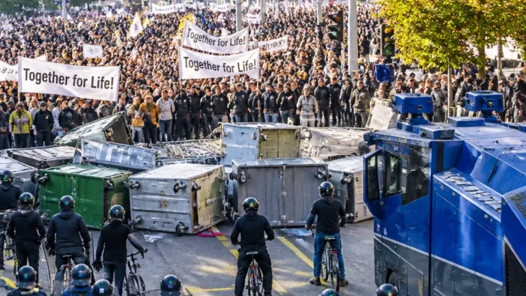 Über 1000 Teilnehmende am Marsch fürs Läbe in Oerlikon – Konfrontationen mit vermummten Gegendemonstranten