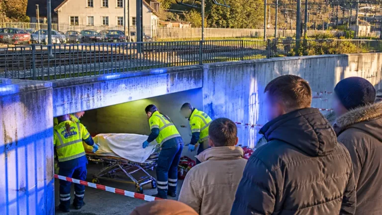 Unklarer Vorfall am Bahnhof Aarburg-Oftringen: 26-Jähriger mit schwersten Verletzungen ins Spital geflogen