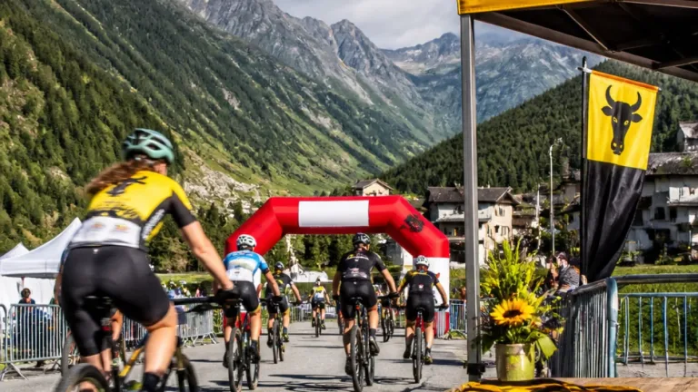 Urner Fahrerinnen und Fahrer gewinnen mehrere Medaillen an Enduro-Serienrennen in Airolo