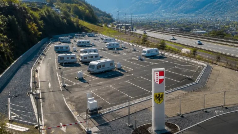 Wallis hält an nur einem Durchgangsplatz fest – Neuer Standort in Charrat mit 39 Stellplätzen geplant
