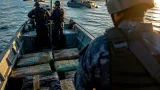 Armada incauta 865 kg de cocaína en costas de Sucre y captura a un hombre en flagrancia