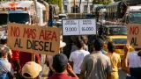Choferes de Sucre se suman al paro nacional por el alza del diésel; La Paz y Cochabamba se apartan