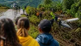 Familias de las cinco víctimas del siniestro aéreo esperan la extracción de los cuerpos por clima