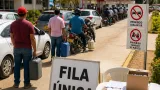 Sucre establece fila única en estaciones para vehículos, motos y bidones