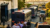 Trasladan 20 internos desde Barranquilla a cárceles de Bogotá en operativo respaldado por Char y Verano