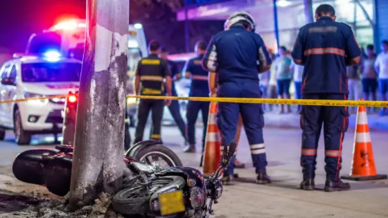 Accidente fatal en Malambo: motociclista de 50 años murió tras chocar contra un poste