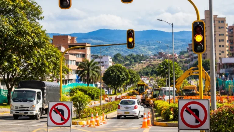 Alcaldía instala tres nuevos semáforos en la calle 103 con Quinta en Ibagué