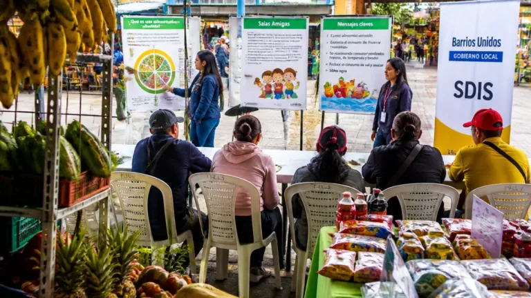 Barrios Unidos identifica hábitos alimentarios de riesgo y plantea acciones para mejorar nutrición