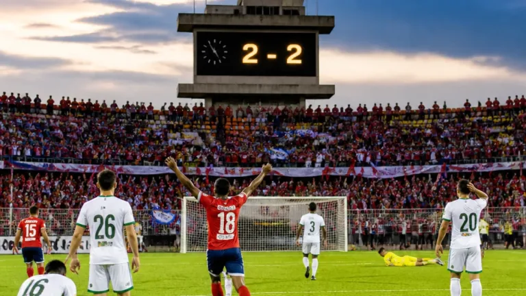 Boyacá Chicó acarició la victoria en Medellín pero Águilas Doradas igualó 2-2 en remontada épica