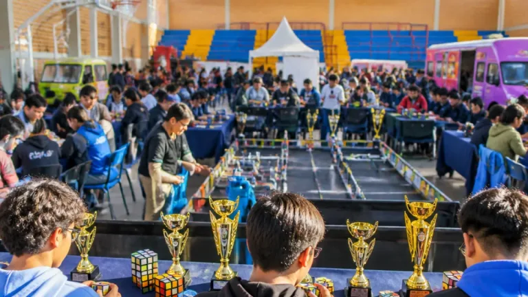 Cajicá celebró la final de la Competencia del Cubo Rubik y actividades de innovación