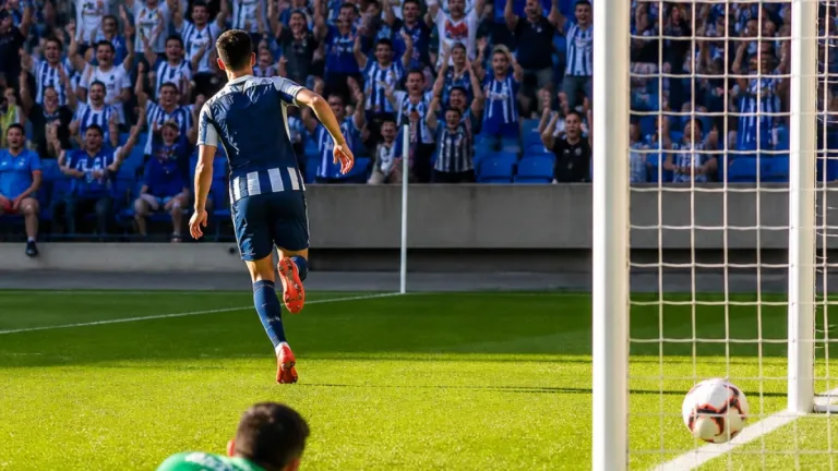 César Garza, juvenil decisivo: Monterrey gana 1-0 a Cruz Azul tras pifia de Kevin Mier