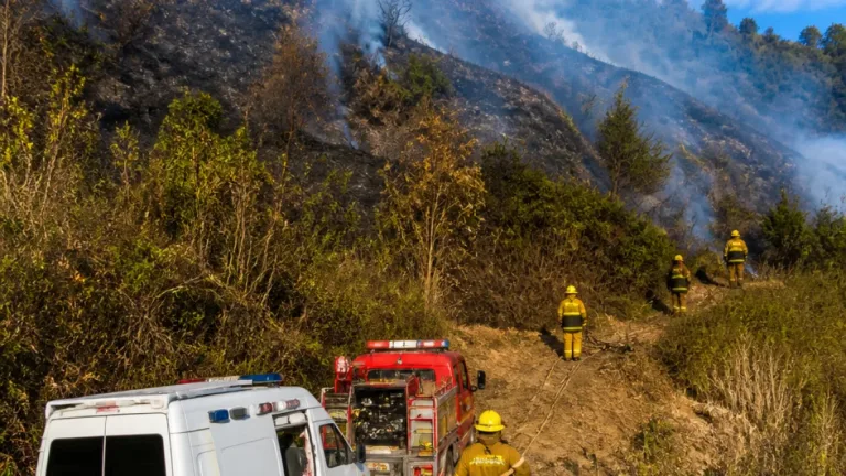 Incendio en vereda El Ajizal afecta 1,5 hectáreas en Itagüí y exige labores de contención