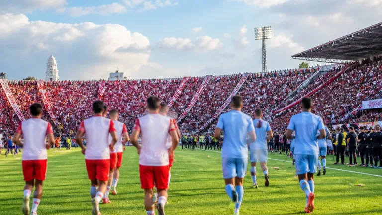 Independiente y Bolívar se enfrentan hoy en el estadio Patria con objetivos opuestos en la tabla