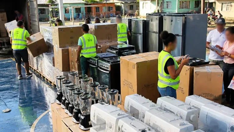 Montería entrega segunda fase de activos productivos para 1.568 damnificados por inundaciones