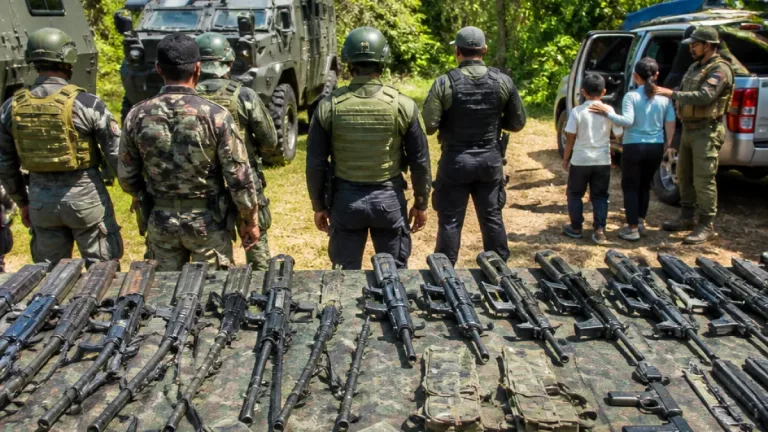 Operación en Miraflores deja 20 muertos, cinco capturados y dos menores recuperados, afirma el presidente
