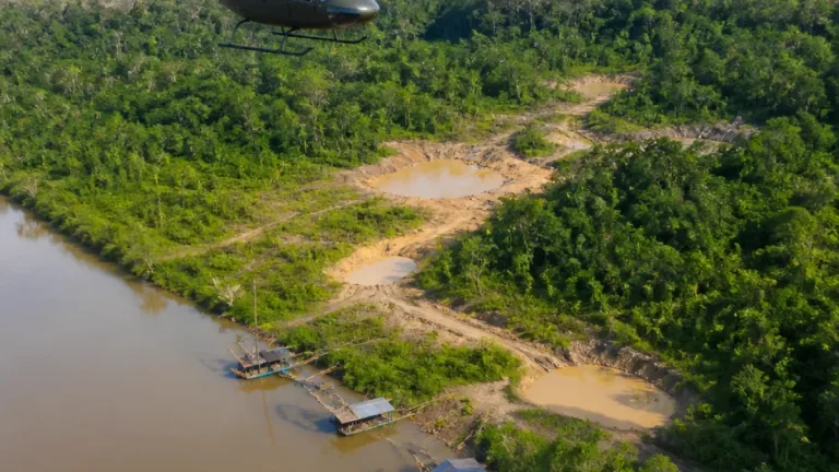 Operativos aéreos de la Fuerza Aérea intensifican vigilancia contra delitos ambientales en Putumayo