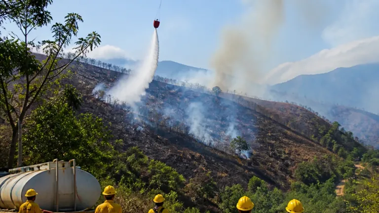 Seis incendios activos en Cundinamarca: autoridades combinan respuesta aérea y terrestre