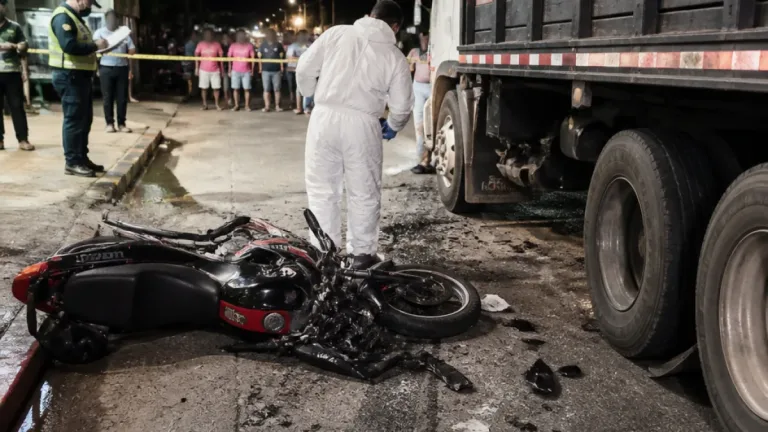 Tragedia en Sabanalarga: joven muere y otro queda herido tras choque con camión en la Cordialidad