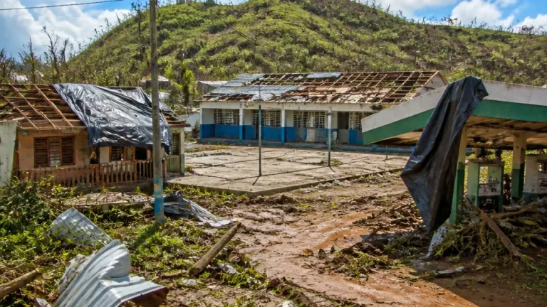 Vendaval en Aspasica deja al menos cinco viviendas sin techo y daña escuela y estación de servicio