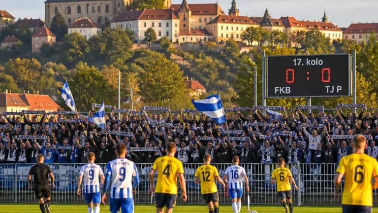 Beroun vyrazí do Přeštic: divizní souboj a krajský přebor lákají fanoušky