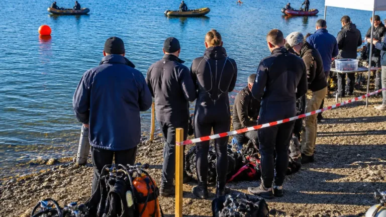 Dobrovolnické týmy prohledaly jezero Most, pátrání po muži pokračuje