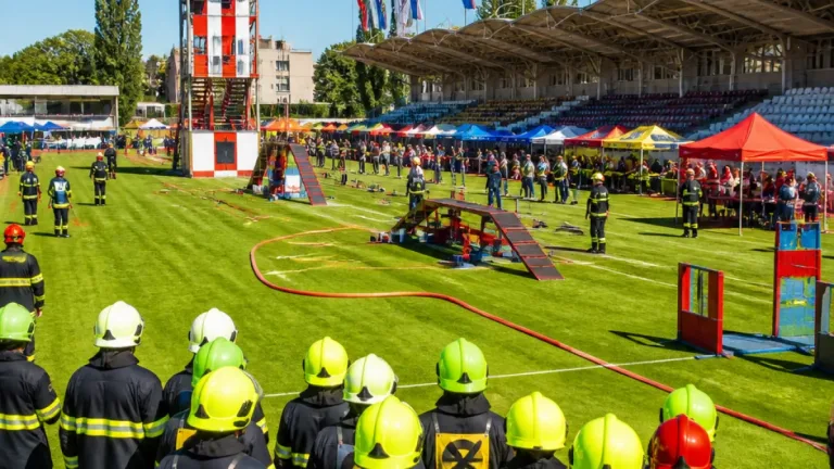 Hradecký stadion přivítá stovky hasičů v boji o tituly republiky v požárním sportu