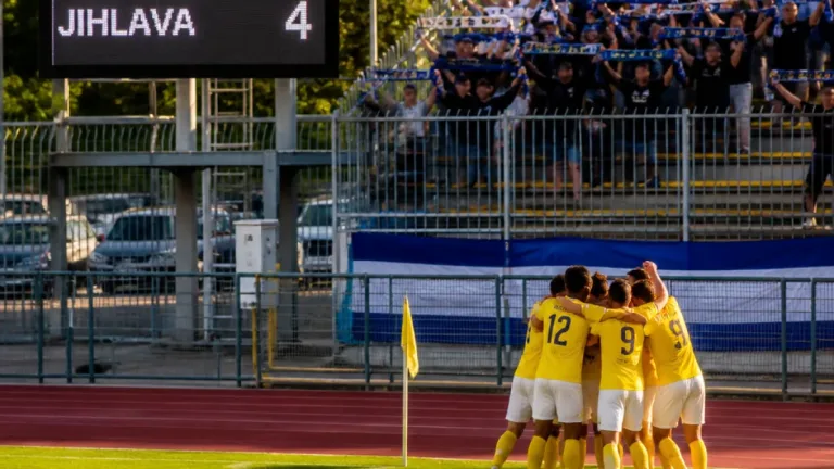 Jihlava v Kroměříži vyhrála 4:0 a posílila své postavení v čele druholigové tabulky