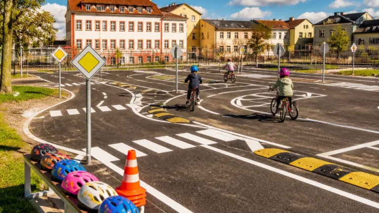 Karlovarský kraj rozdělí 800 tisíc korun na opravy a vybavení čtyř dopravních hřišť