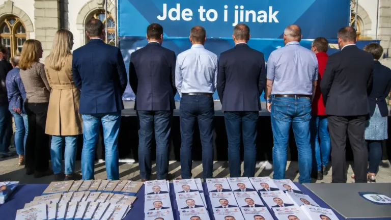 Karlovy Vary: strážníci vyjeli na hledání syna, skončilo to kuriózním omylem