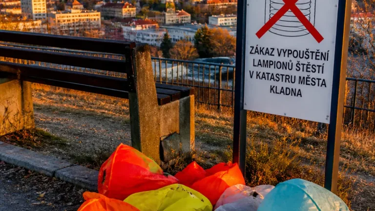 Kladno zakáže lampiony štěstí a omezí silnou pyrotechniku od října
