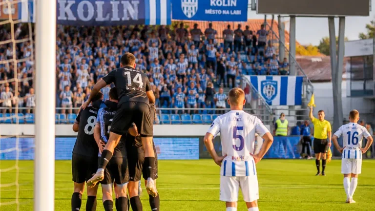 Kolín slaví v derby. Sparta otočila ve Vykáni a bere třetí výhru v sezóně