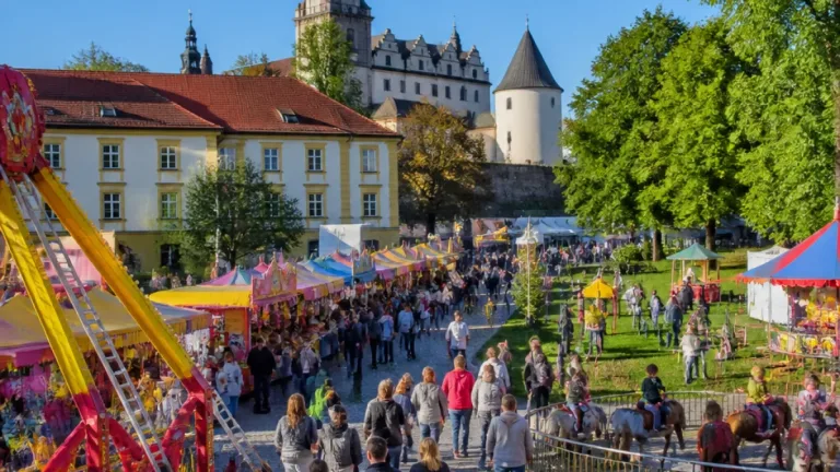 Litvínov hostil premiérovou pouť: centrum zaplnily atrakce i kulturní program