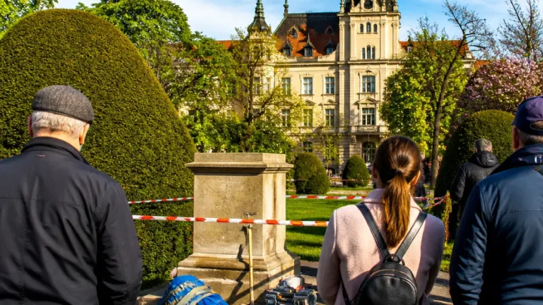 Nejvyšší správní soud zamítl nárok na obnovu pomníku rudoarmějce v Teplicích