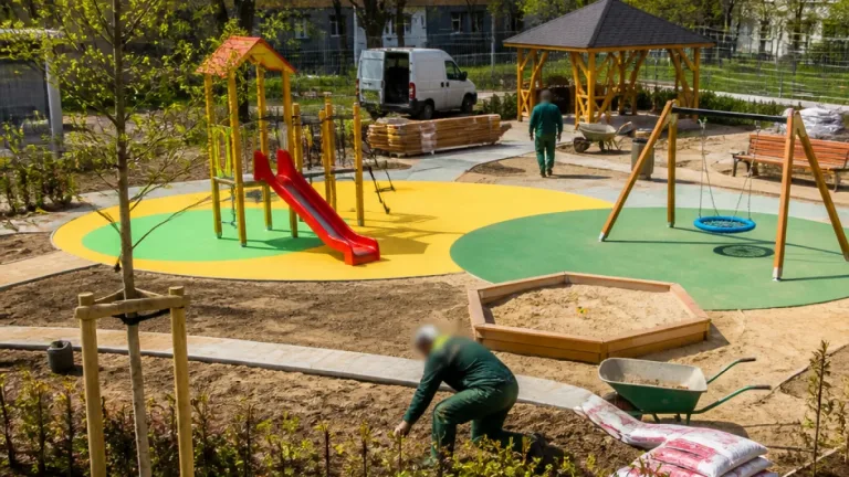 Olomouc investuje 3 miliony do obnovy hřišť, zásahy čekají Hodolany i Smetanovy sady