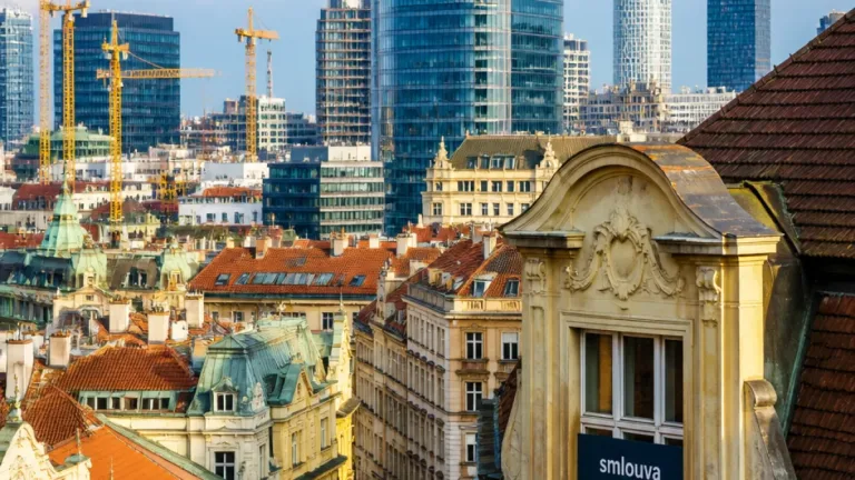 Praha bojuje s nedostatkem kvalitních kanceláří. Firmy prodlužují smlouvy, nájmy stoupají