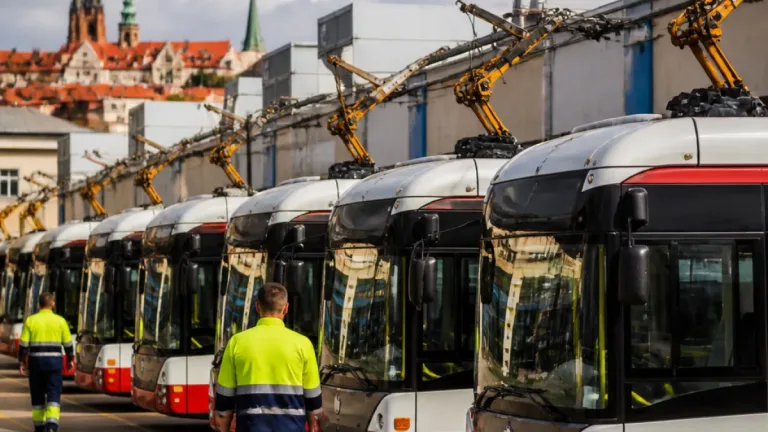 Praha objednala 30 nízkopodlažních bateriových trolejbusů od turecké Bozankaya
