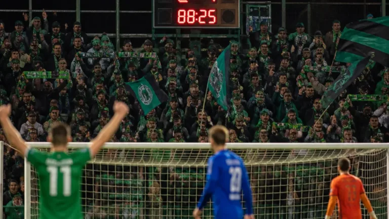 Příbram zvítězila ve šlágru nad Karvinou 2:1 i přes vyloučení a zůstává neporažena