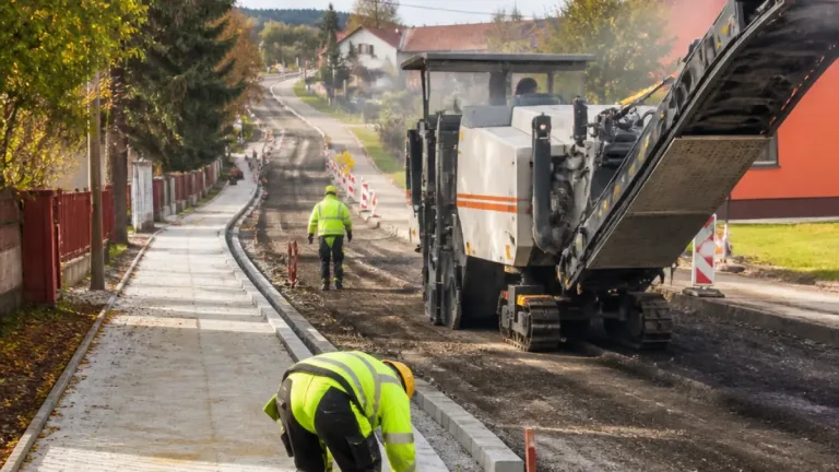 Rekonstrukce silnice v Štípě jde do závěrečné fáze, hotovo má být do konce září