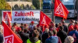 Beschäftigte aus Regensburg bei IG-Metall-Aktion: Protest gegen Stellenabbau