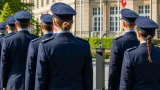 Krefeld: Polizei begrüßt 43 neue Mitarbeiterinnen und Mitarbeiter