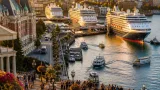 Kreuzfahrtriese „Mein Schiff 3“ stößt beim Auslaufen in Bremerhaven gegen Containerschiff