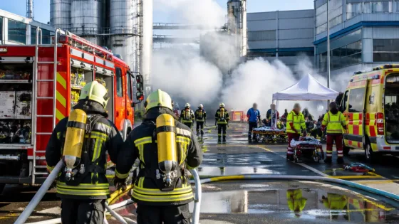 Übung auf dem Renolit-Gelände stärkt Zusammenarbeit der Einsatzkräfte in Worms