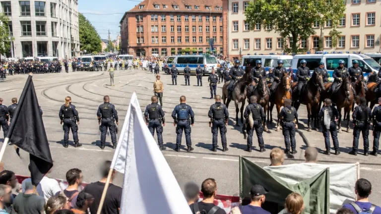 Darmstadt bereitet sich auf Reichsbürger-Aufmarsch und Gegenprotest am Karolinenplatz vor