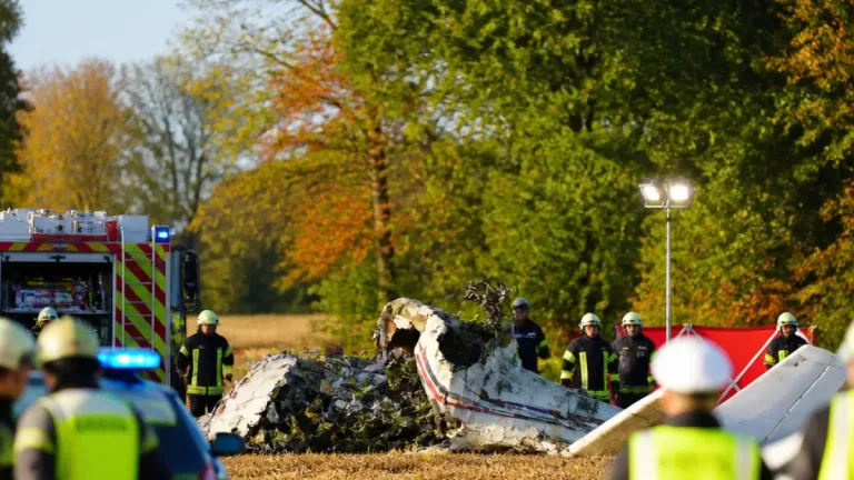 Drei Tote bei Absturz einer Cessna nahe Erkelenz: Ermittlungen zur Unglücksursache laufen