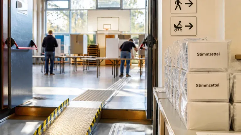 Göttingen verbessert Barrierefreiheit bei Wahllokalen – Stadt sucht noch 400 Wahlhelfer