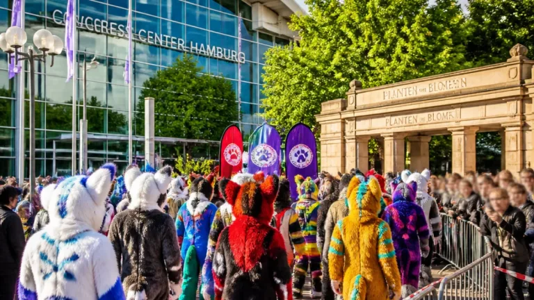 Hamburg: Pelzige Parade im CCH – Eurofurence bringt Tausende Furry-Fans in die Stadt
